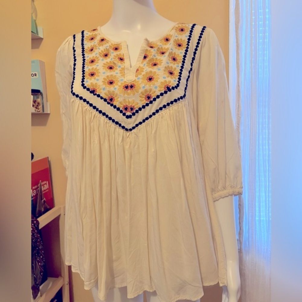 Anthropologie Comme Toi Embroidered Flower Top